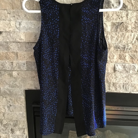 Dynamite Sleeveless Blouse - Picture 2 of 2